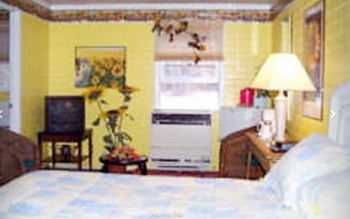 Hooten Inn - Old Photo (newer photo)